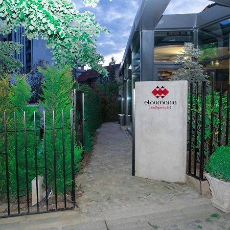 Etnomania Boutique Hotel พริสตีนา ภายนอก รูปภาพ