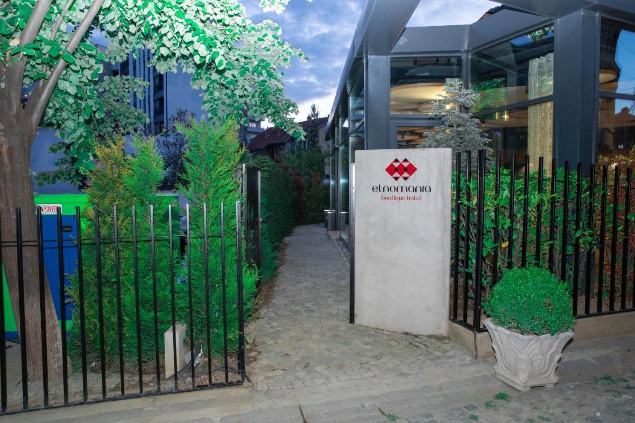 Etnomania Boutique Hotel พริสตีนา ภายนอก รูปภาพ