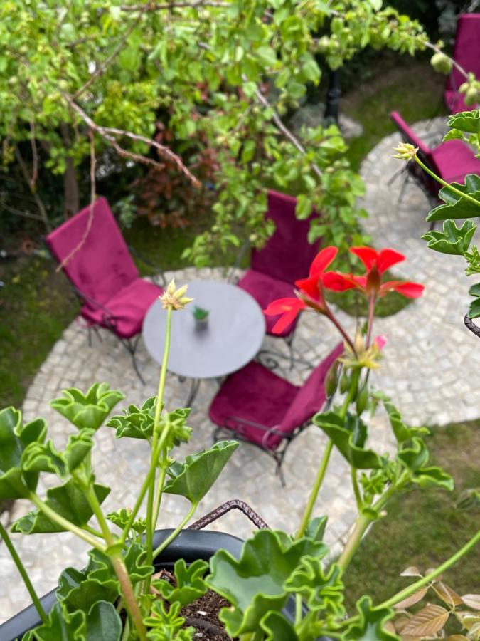 Etnomania Boutique Hotel พริสตีนา ภายนอก รูปภาพ