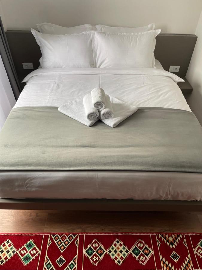 Etnomania Boutique Hotel พริสตีนา ภายนอก รูปภาพ