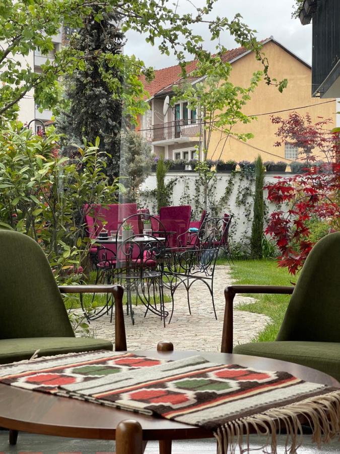 Etnomania Boutique Hotel พริสตีนา ภายนอก รูปภาพ