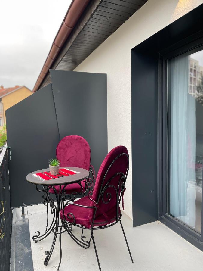 Etnomania Boutique Hotel พริสตีนา ภายนอก รูปภาพ