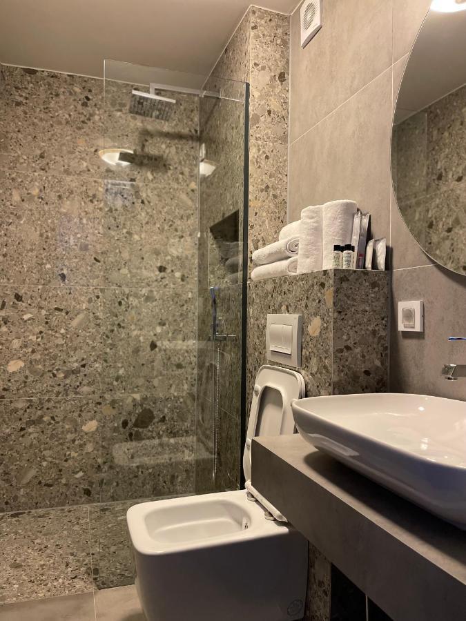 Etnomania Boutique Hotel พริสตีนา ภายนอก รูปภาพ