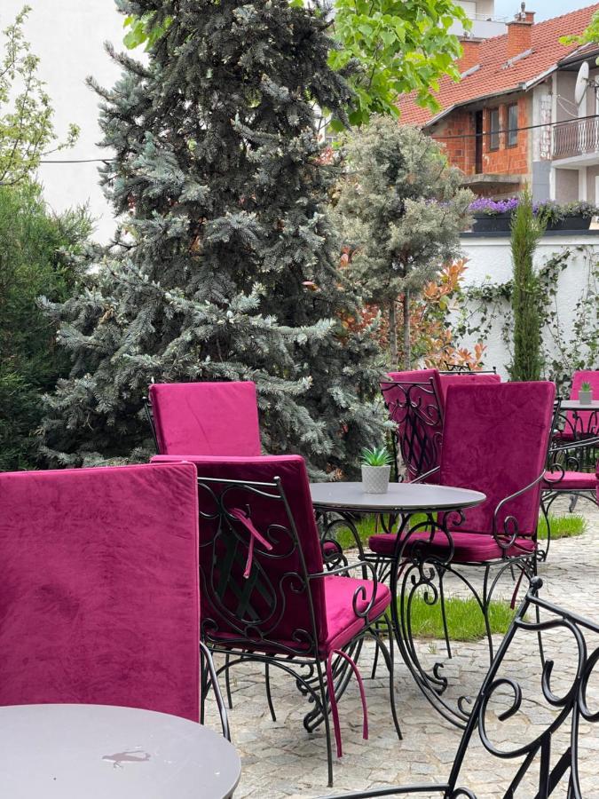 Etnomania Boutique Hotel พริสตีนา ภายนอก รูปภาพ