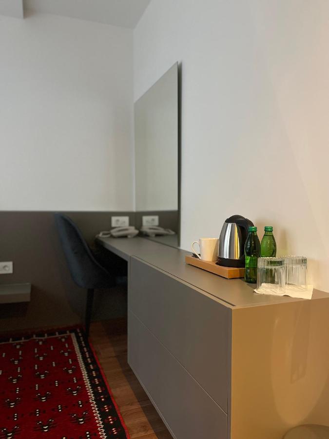 Etnomania Boutique Hotel พริสตีนา ภายนอก รูปภาพ