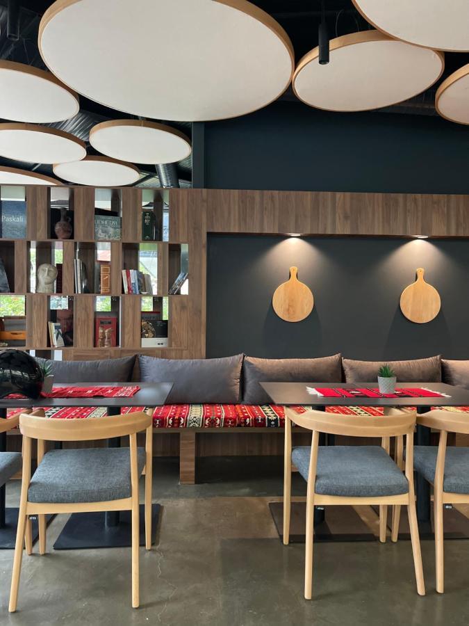 Etnomania Boutique Hotel พริสตีนา ภายนอก รูปภาพ