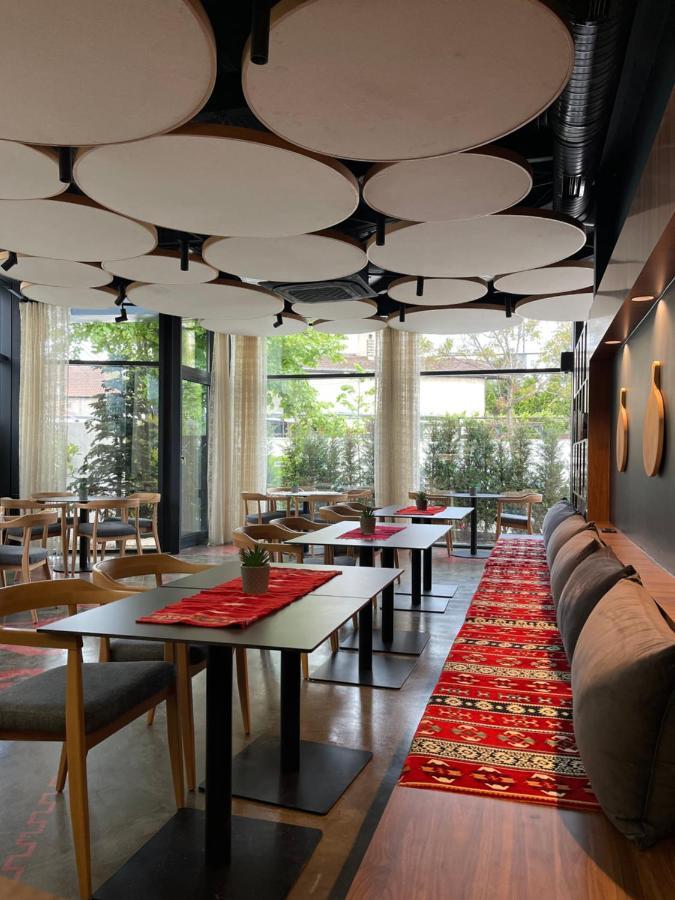 Etnomania Boutique Hotel พริสตีนา ภายนอก รูปภาพ