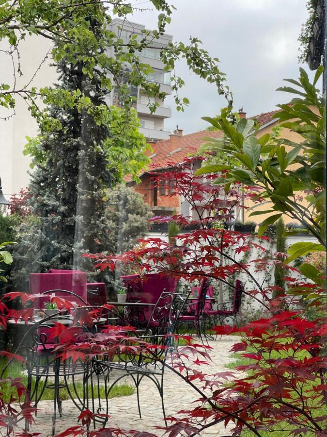 Etnomania Boutique Hotel พริสตีนา ภายนอก รูปภาพ